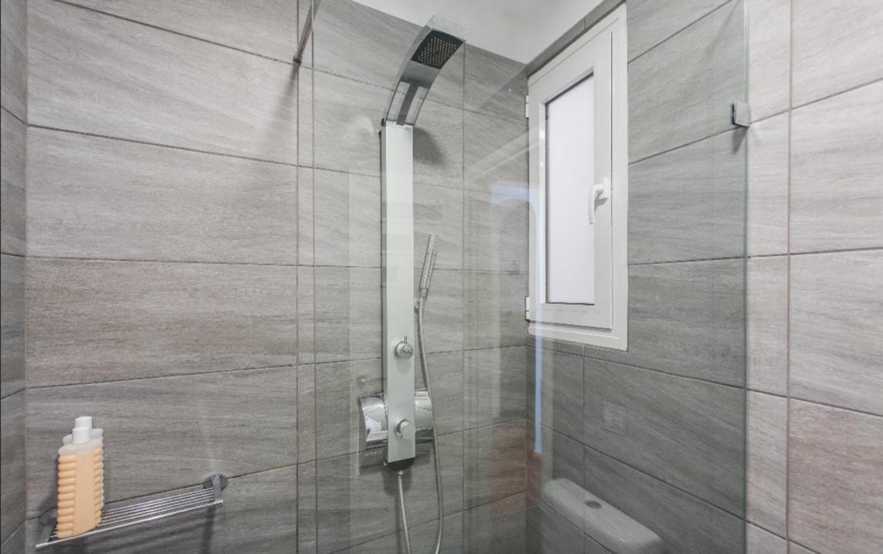 Beautiful At Plaka Apartment Athens